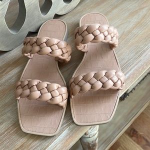 Purchased off of Amazon, never worn as they are a bit too big.